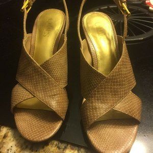 Chaps Size 7 Tan Snakeskin Heels